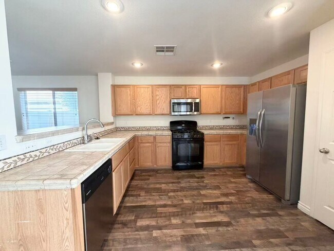 Building Photo - Large 4BR/2.5BA Family Home in Southwest Las Vegas
