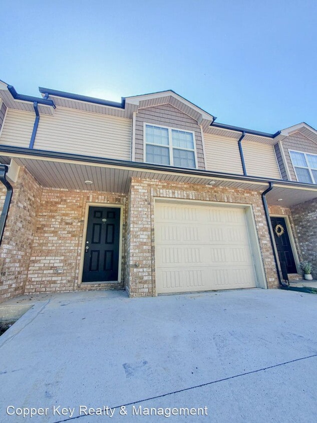 Primary Photo - 2 br, 2.5 bath House - 135 Country Lane #103
