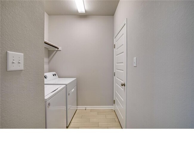 Foto del edificio - 237 Unforgiven Ln