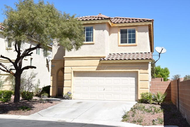 Building Photo - SPACIOUS TWO STORY HOME AT END OF CULDESAC!