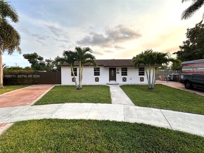 Foto del edificio - 1666 SW 3rd Ct