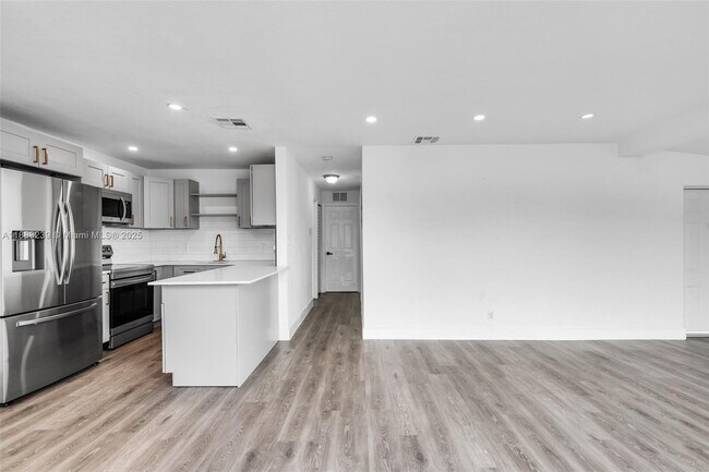 Foto del edificio - 6117 NW 9th St