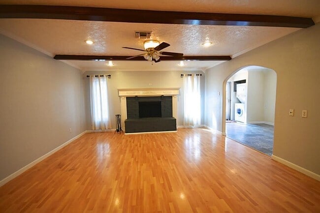 Building Photo - 9705 Westview Dr