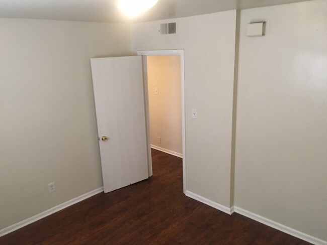 Building Photo - 44 Delta Pl NE