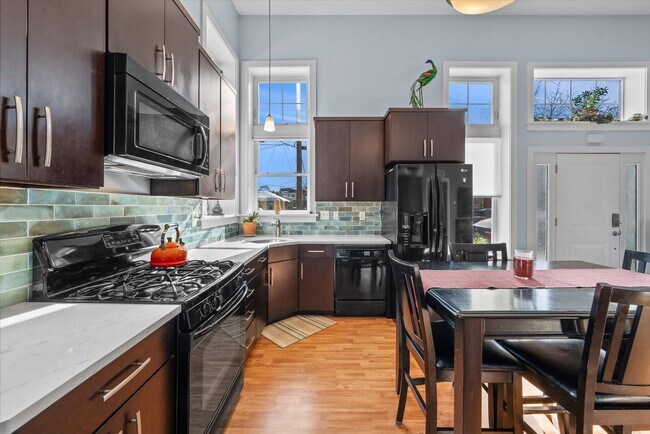 Foto del edificio - Available Now!  Rare One-Floor Living in West Chester Borough with 2 Garage Spaces & Off-Street P...