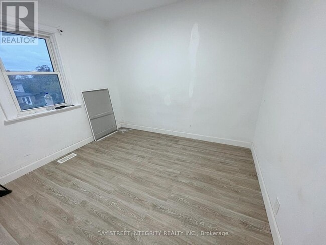 Building Photo - 34 Chamberlain Ave