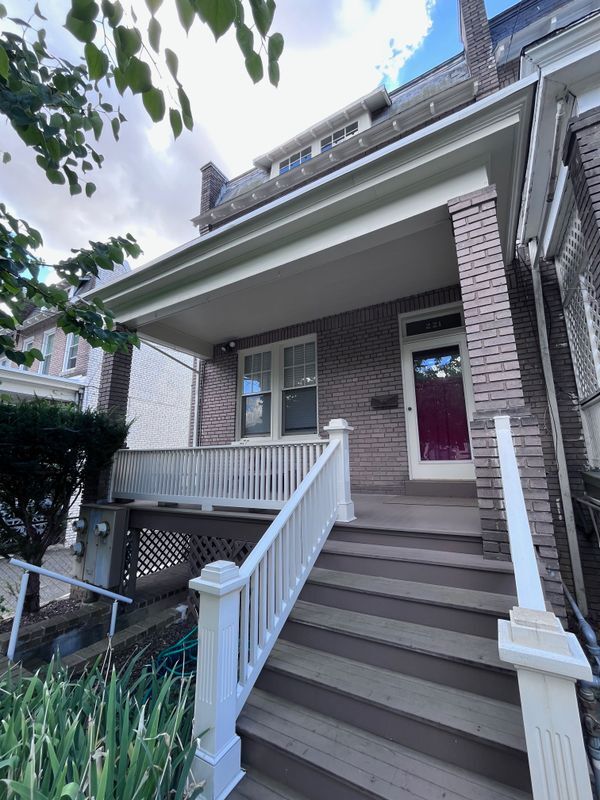 Foto del edificio - 221 Channing St NE