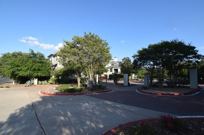 Foto del edificio - 7701 Rialto Blvd