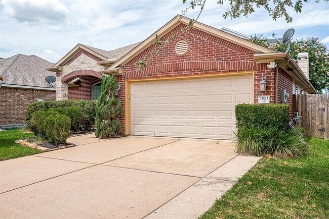 Building Photo - 21911 Saragosa Pond Ln