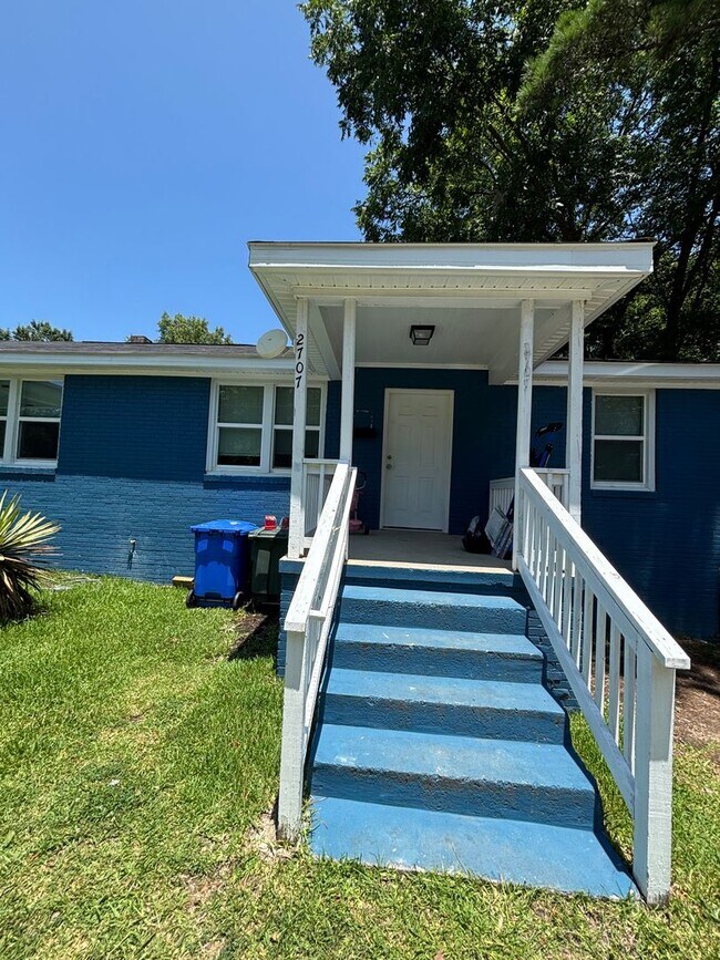 Foto del edificio - Convenient Columbia Living – Renovated Duplex Near Two Notch & Forest Dr