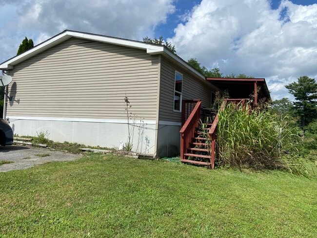 Building Photo - 212 Silver Rd
