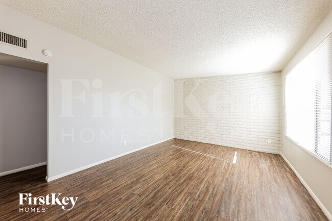 Foto del edificio - 3341 W Desert Cove Ave