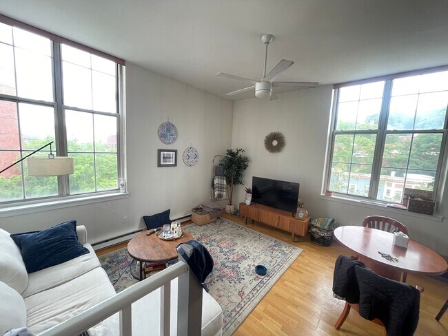 Foto del edificio - 240 Heath St
