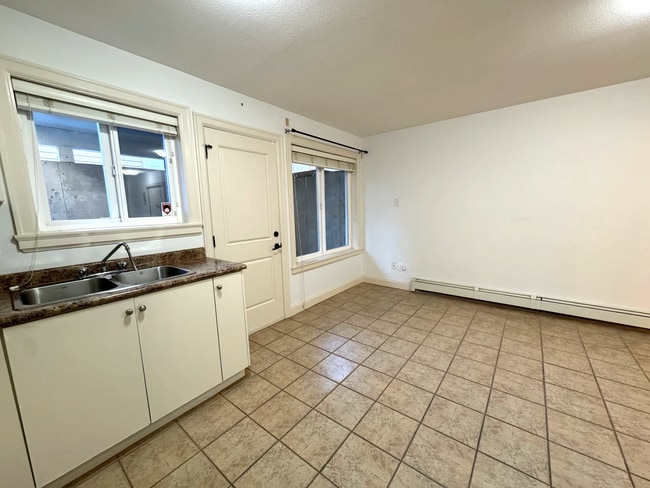 Building Photo - 14868 72 Av