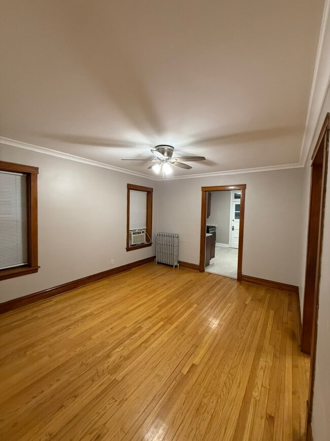 Building Photo - 5545 N Luna Ave