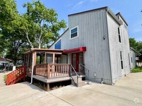 Building Photo - 905 Hickory Hills Dr