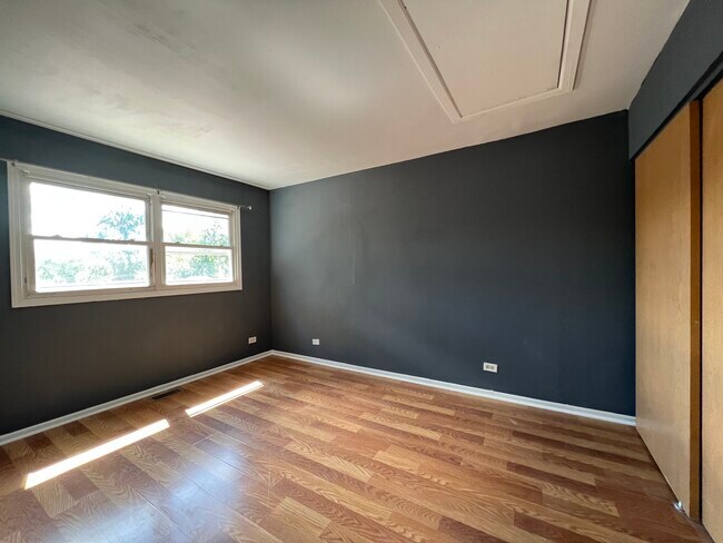 MAIN BEDROOM - 1304 Kingsbury Dr