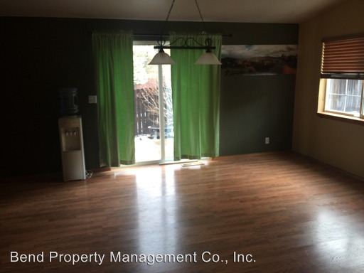 Building Photo - 2952 NE Oakley Ct