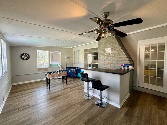 Foto del edificio - 9501 Pondside Ln