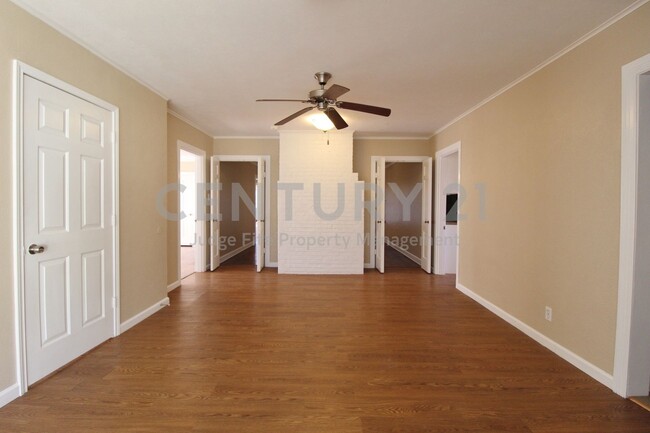Foto del edificio - Well Maintained 3/2/2 Near TCU For Rent!