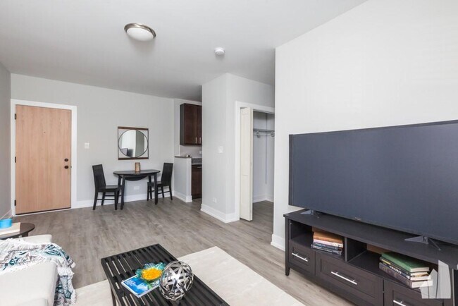 Foto del edificio - 1 bedroom in CHICAGO IL 60657