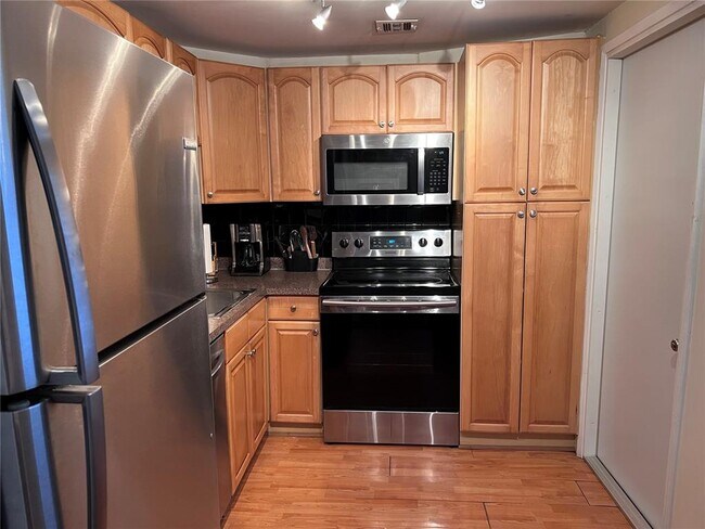 Foto del edificio - 3150 N Palm Aire Dr