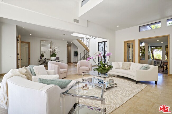 Foto del edificio - 605 N Hillcrest Rd