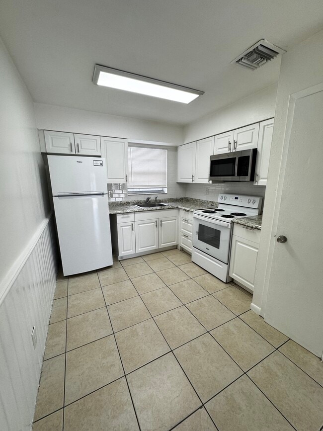 Building Photo - 3574 Saranac Ave