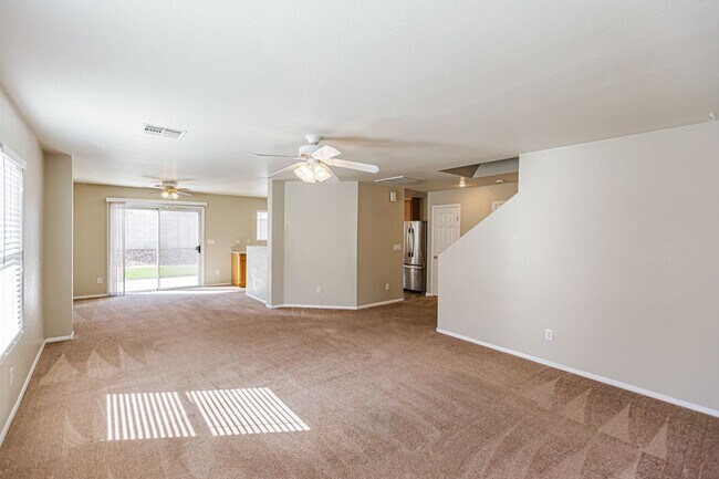 Building Photo - 4 Bedroom home located in Silverado Ranch