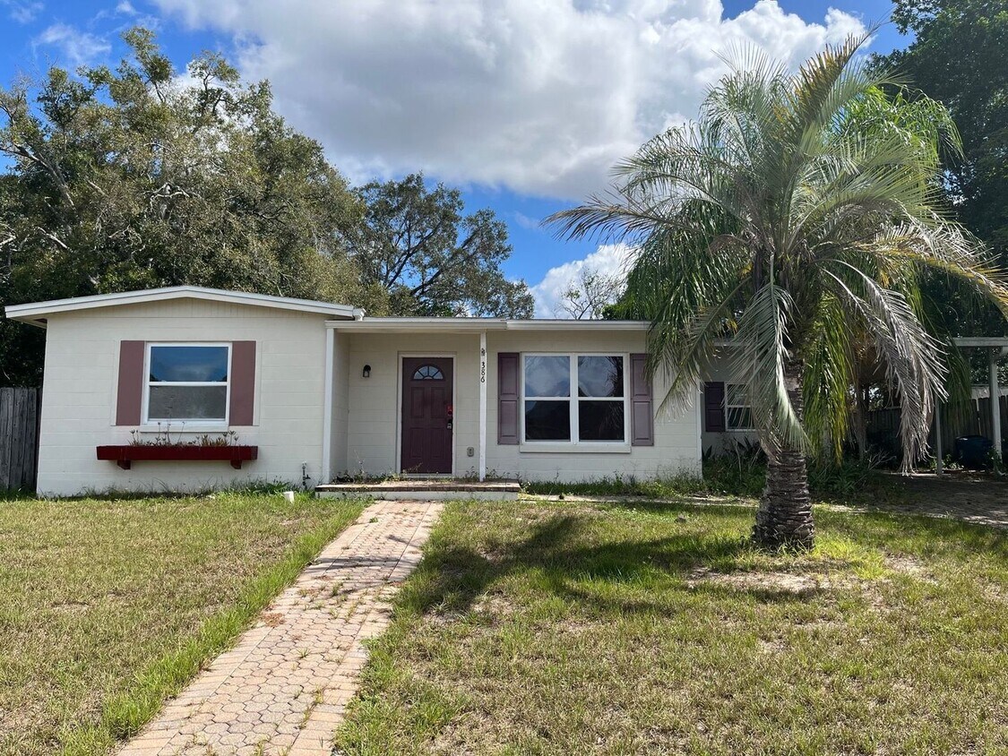 Primary Photo - Lovely 2/1 - half off first month rent