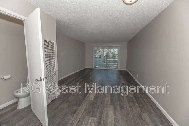 Building Photo - 104 Avian Dr