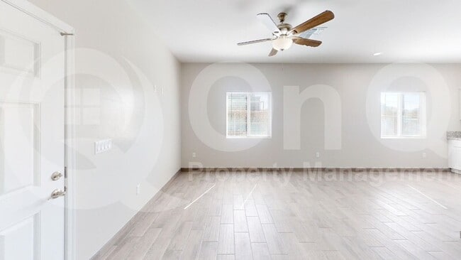 Foto del edificio - 430 E Wilcox Dr