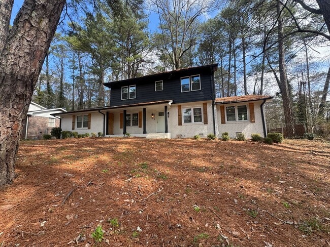 Photo - Awesome in Atlanta - 4 Bedrooms House