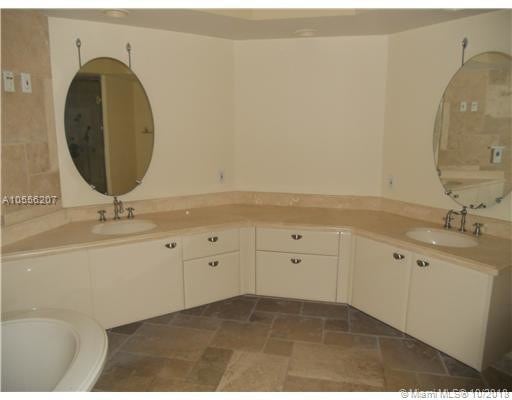Building Photo - 333 Las Olas Way