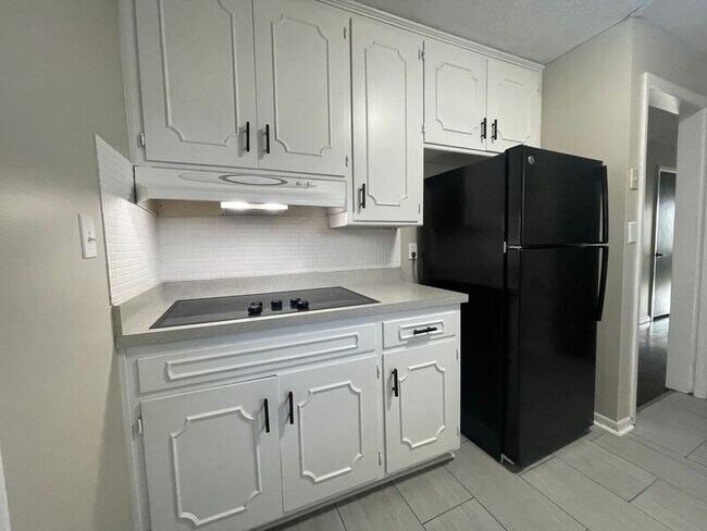 Foto del edificio - 7318 Newton Dr