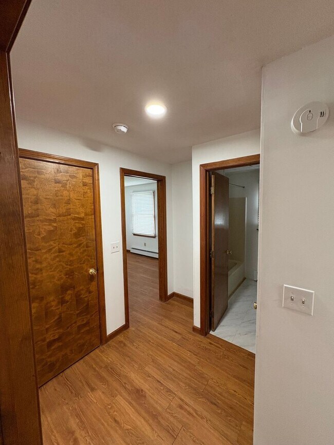 Foto del edificio - Charming 3BR Duplex in New Britain