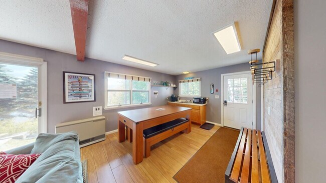 Foto del edificio - 102 Silver Spring Hill Rd