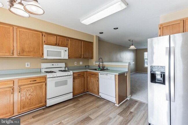 Building Photo - 2083 Pawlet Dr