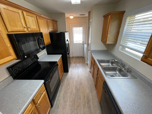 Foto del edificio - BRIDGEWATER HOME! PRE-LEASING FOR AUGUST 2...