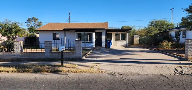 Foto del edificio - 2126 E Hidalgo Vista