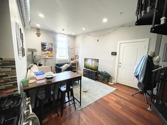 Building Photo - 1236 E Columbia Ave
