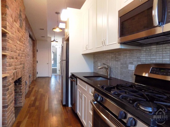 Foto del edificio - 466 Willoughby Ave