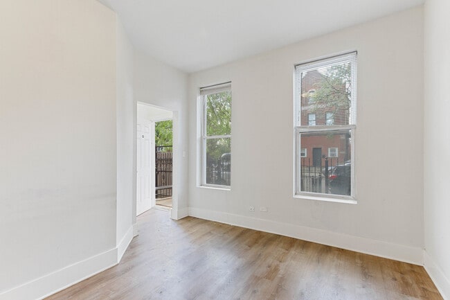 Building Photo - 1843 W Cullerton St