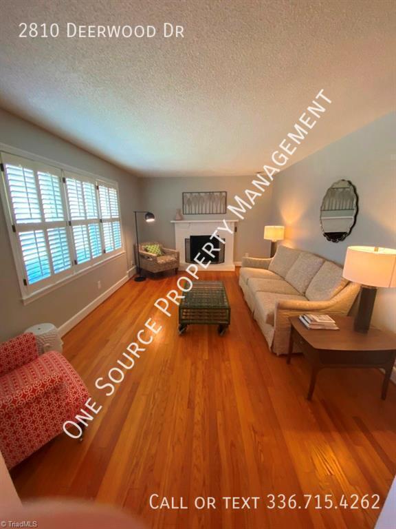 Foto del edificio - 2810 Deerwood Dr