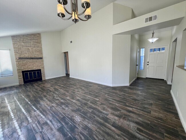 Foto del edificio - Coming Soon: Charming 2Bd 2Ba House in Mis...