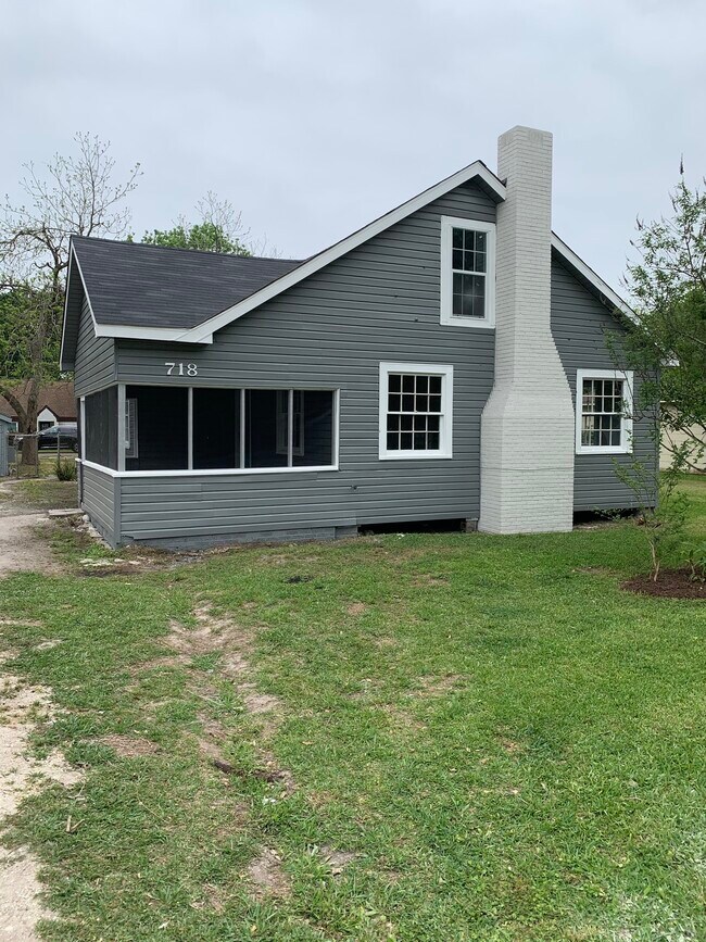 Foto del edificio - 718 N Tinsley St