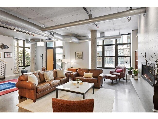 Building Photo - 200 Park Ave