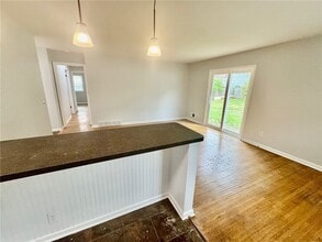 Building Photo - 13 Briggs Ave