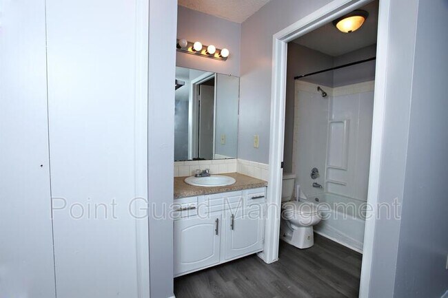 Foto del edificio - 7411 Newell St