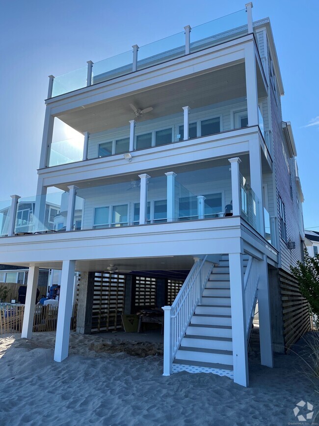 Building Photo - 1019 Fairfield Beach Rd